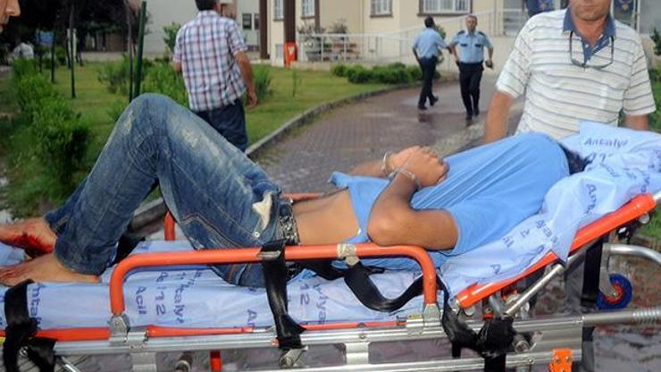 Antalyada Bayrak indirme girişimi