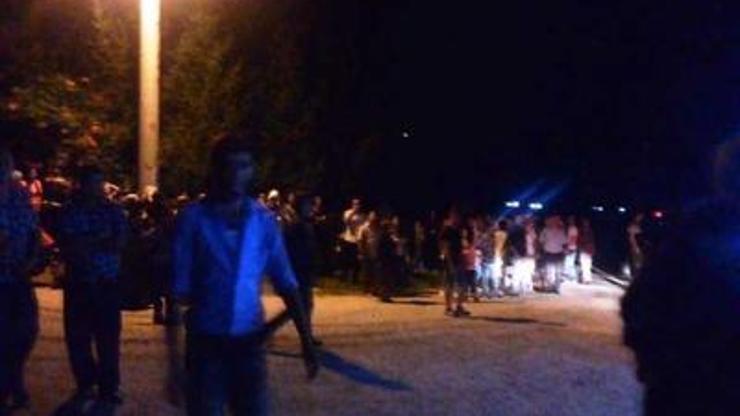 Annesi, düğününe gelmeyince elektrik direğine çıktı