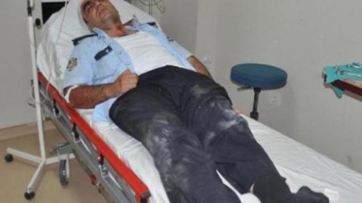 Gençler 3 polisi hastanelik etti