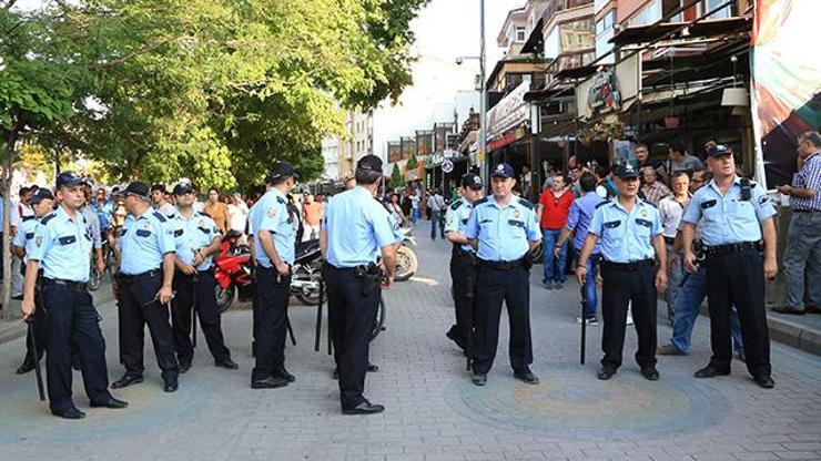 Demirtaşın afişlerini asanlara saldırı