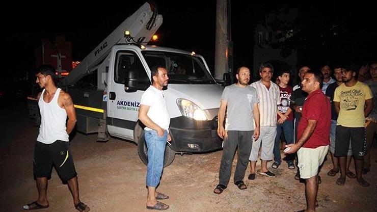 Elektrik kesintisinden bıktılar, aracı rehin aldılar