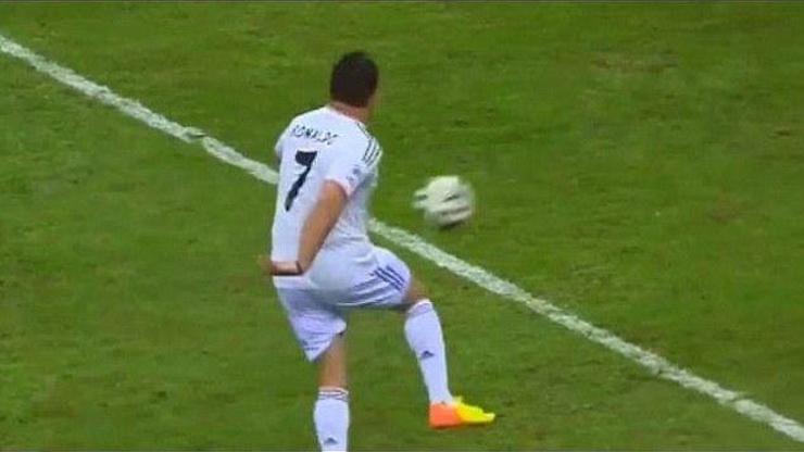 Real Madrid - Fiorentina maçında sahaya çakma Ronaldo girdi