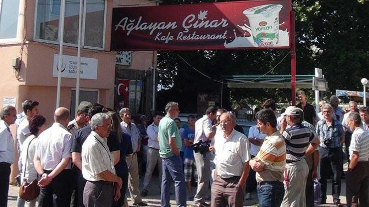 Ağlayan Çınara yıkım için gelen ekibe çay ikramı