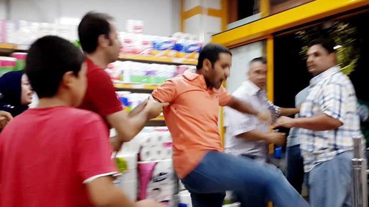 Market arabası kavgası: 3 gözaltı
