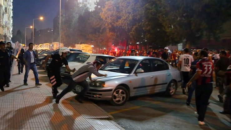 Mersin-Rize maçı öncesi Mersinli ve Adanalı taraftarlar çatıştı