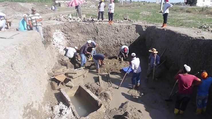 Orta Çağa ait 35 mezar bulundu