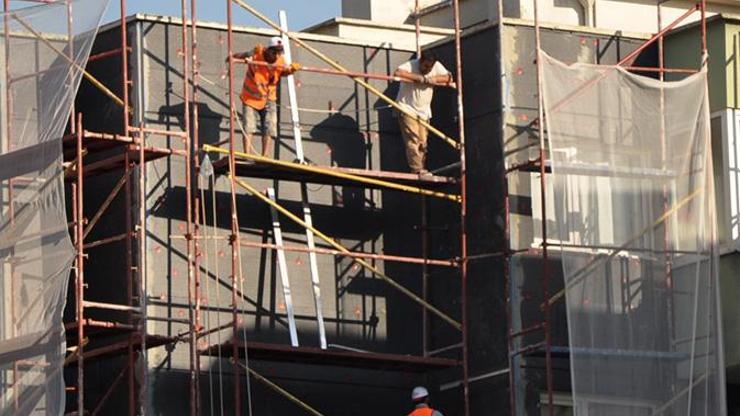 Bakanın ihbar ettiği inşaatta yine eskiye dönüldü