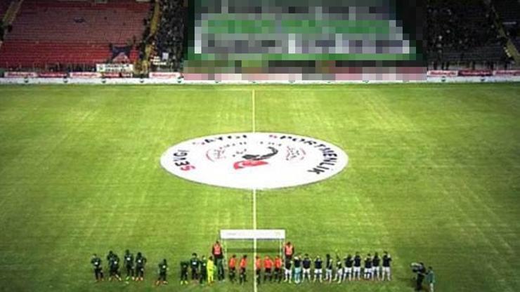 F.Bahçe maçında ilginç pankart