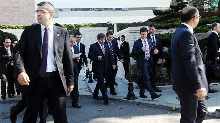 Yaşlı kadın Barzaniyi Davutoğlu zannedince...