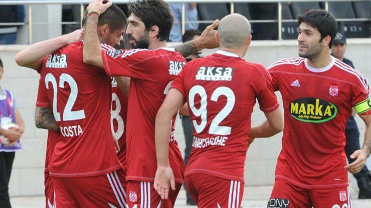 Sivas evinde 3 puanı kaptı