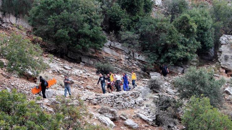 Paraşüt kapandı, 300 metreden yere çakıldılar