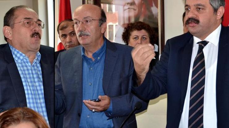 CHPde bayramlaşma töreninde gerginlik