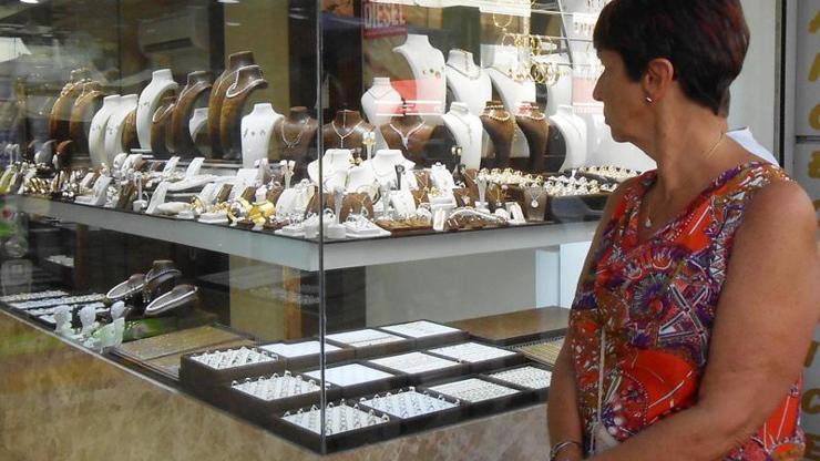 Kuyumcu dertli: Altına 4 taksit de yeterli değil
