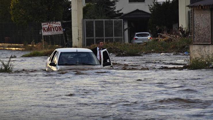 Polatlıda sel: Birçok kişi mahsur kaldı