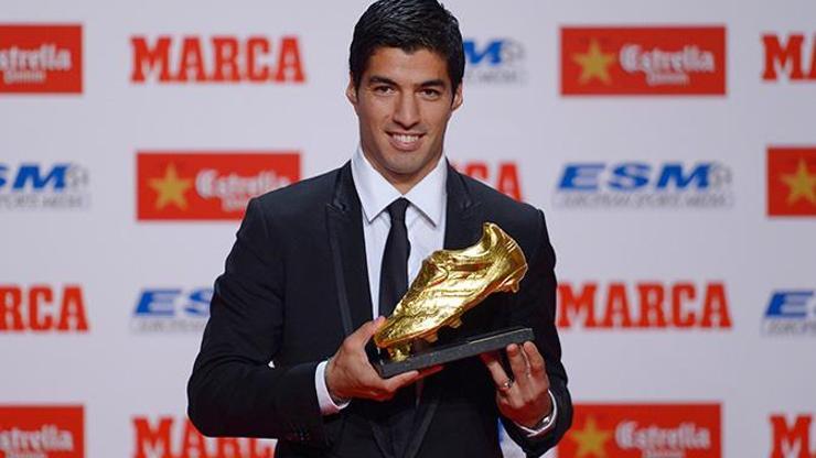 Suarez Altın Ayakkabısını aldı