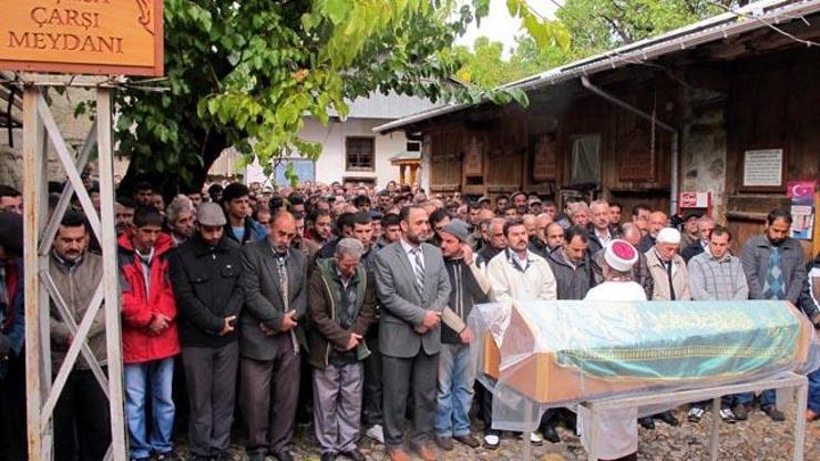 Çatıda kaplama yaparken düşen genç öldü
