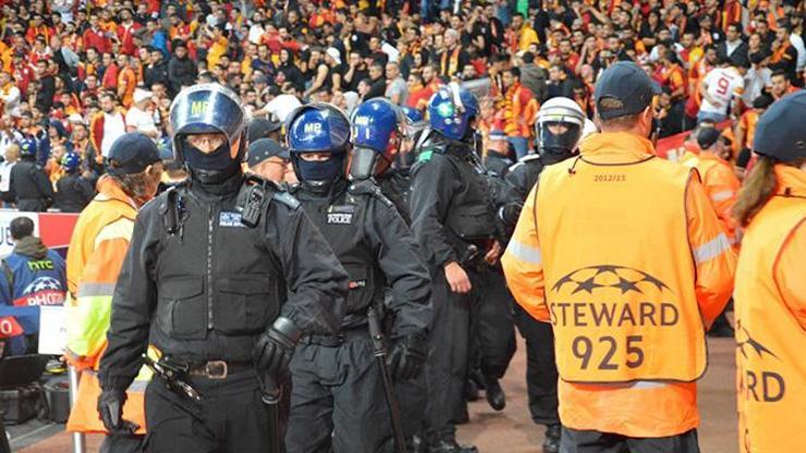 Arsenal Galatasaraydan kırılan koltukların parasını istiyor