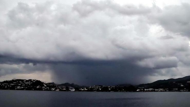 Hava muhalefeti uçak seferlerini vurdu