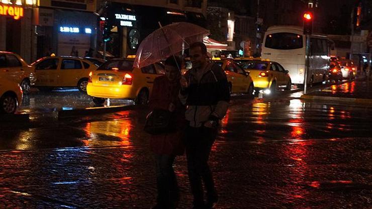 Yağmur İstanbulu gece vurdu