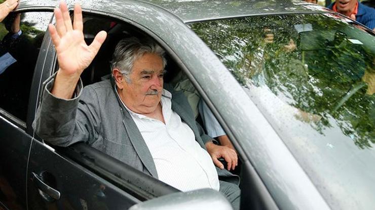 En yoksul başkan veda ediyor