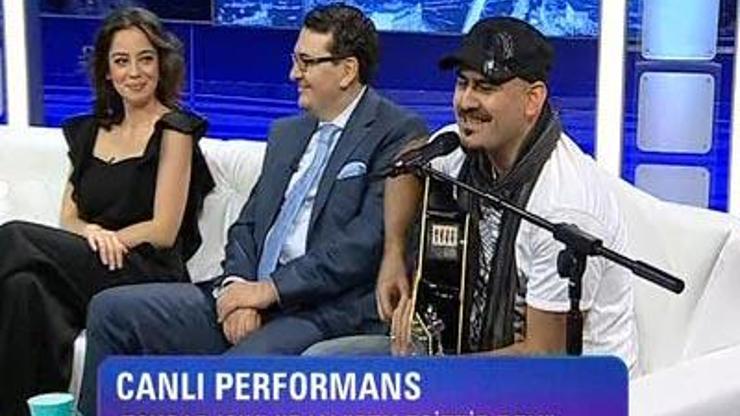Toygar Işıklı şarkısının sözlerini unutunca...