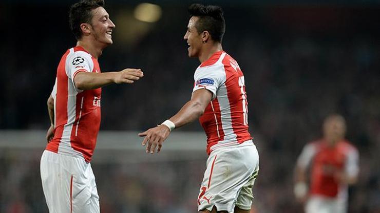 Mesut Özil, Alexis Sancheze pas atmıyor