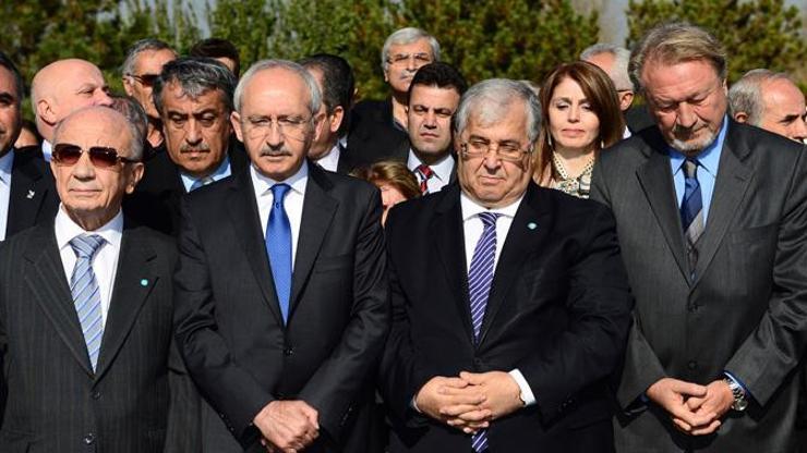 Bülent Ecevitin 8. ölüm yılı anmasında Rahşan Ecevit yoktu