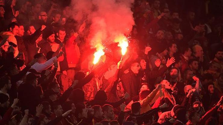 Yüzlerce Galatasaray taraftarına cinayete teşebbüsten soruşturma