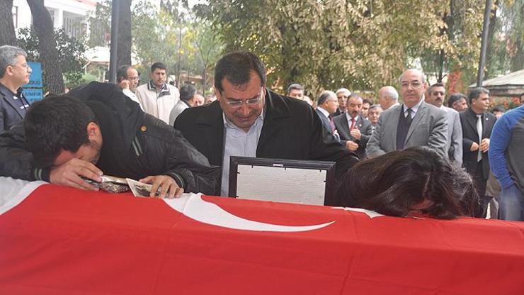 Genç öğretmen tren kurbanı