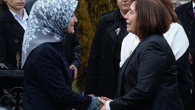 Sare Davutoğlu, Selvi Kılıçdaroğlu’na taziyeye gitti