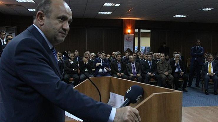 Bakan Işık üniversitede protesto edildi
