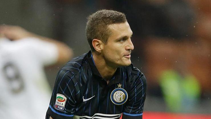 Bruno Alvesin yerine Nemanja Vidic