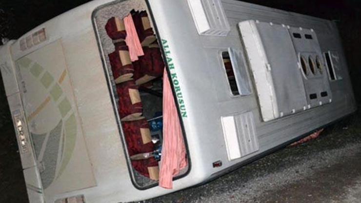 Tur otobüsü devrildi: 13 yaralı