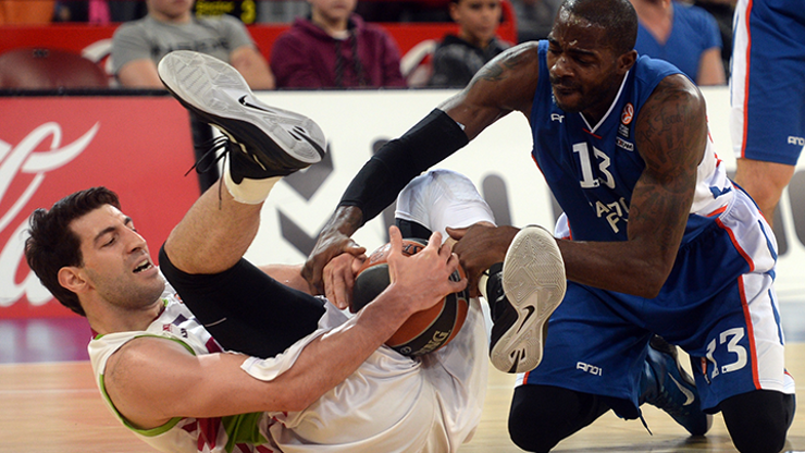 Laboral Kutxa - Anadolu Efes: 67 - 72