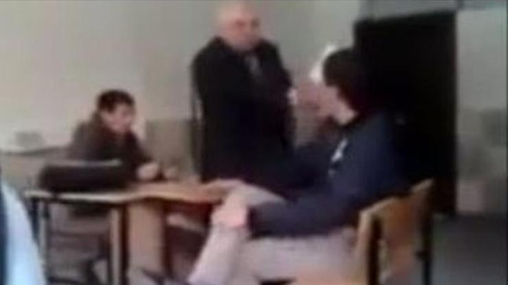 Öğrencilerin öğretmenle alay ettiği görüntülere soruşturma