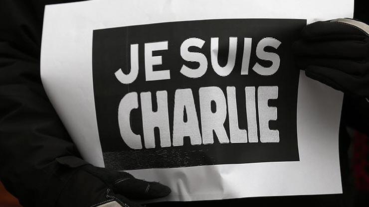 Charlie Hebdo haftaya raflarda