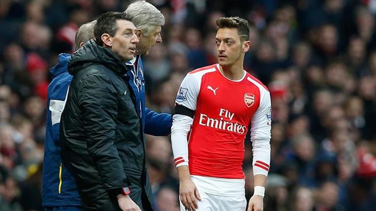 Mesut Özil sahalara döndü