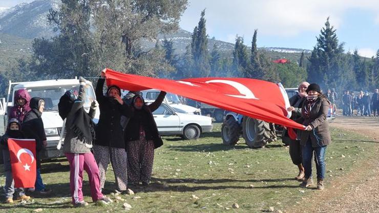 Taş ocağına tepki için yürüdüler