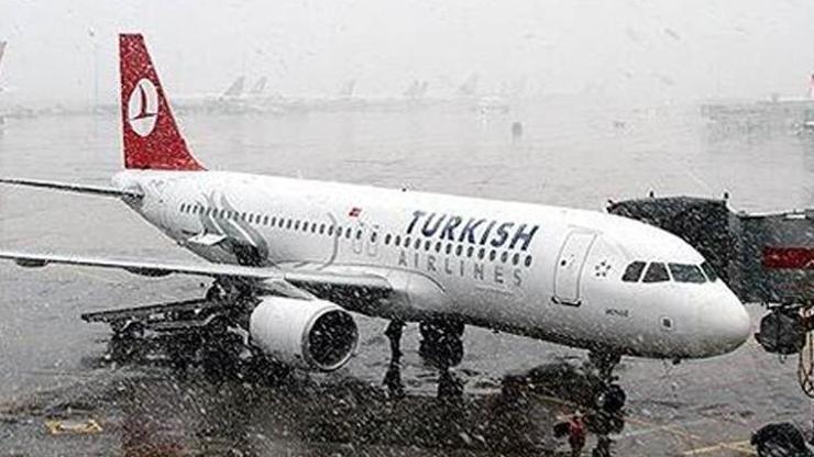 THY uçağı arızalandı, geri döndü