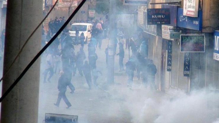 Mardinde gerginlik: 2 polis yaralı
