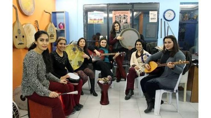Namus Belası şarkısına kadın yorumu
