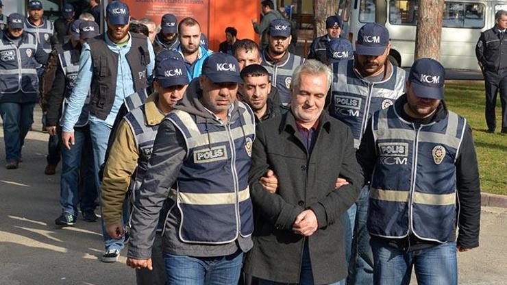 Sarhoş ettikleri müşterilere zorla senet imzalatmışlar