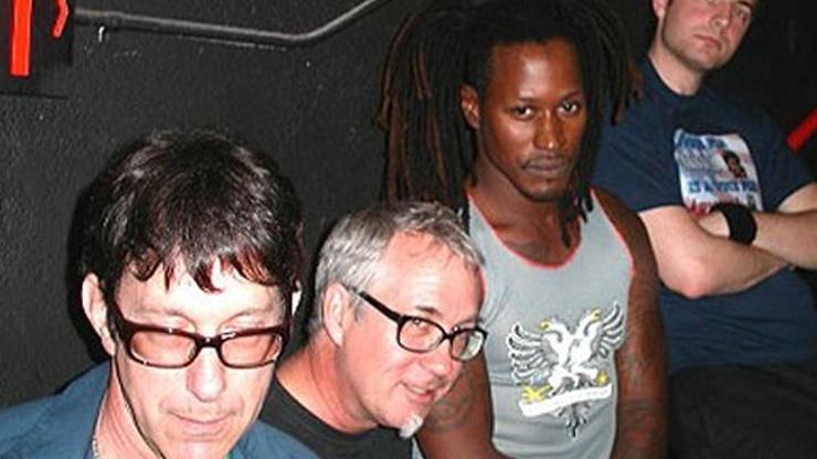 Dead Kennedys konserinde seks yaptılar