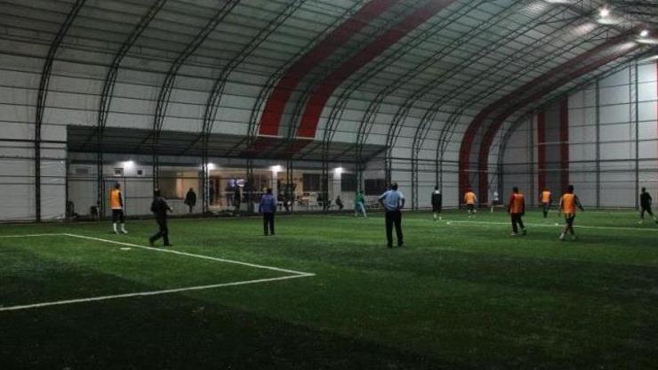 Halı sahada futbol turnuvası bölücülük sayıldı