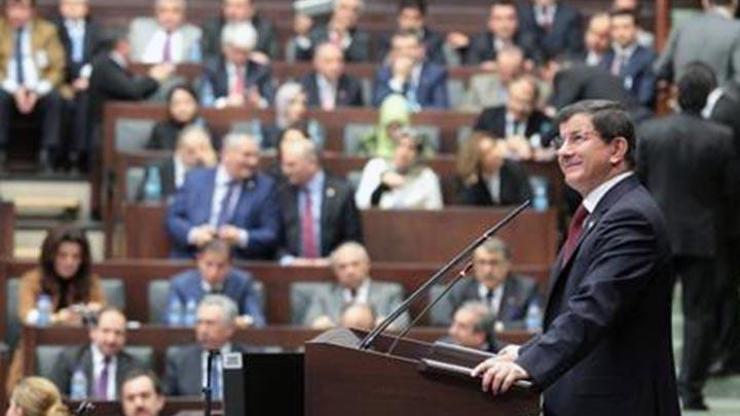 Davutoğlu parti grubunda Erdoğan sloganlarıyla karşılandı