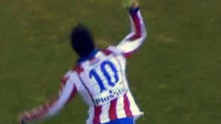 Arda Turan ayakkabısını fırlattı
