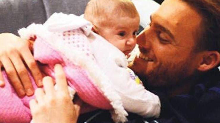 Kerem Bursinin bebek sevgisi