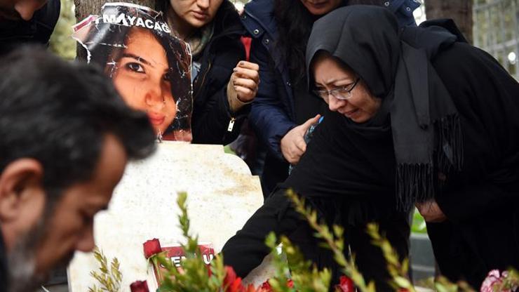 Özgecanın anne ve babası ilk kez mezarlıkta