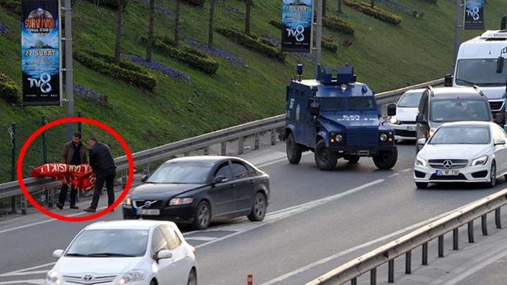 Polisi harekete geçiren pankart