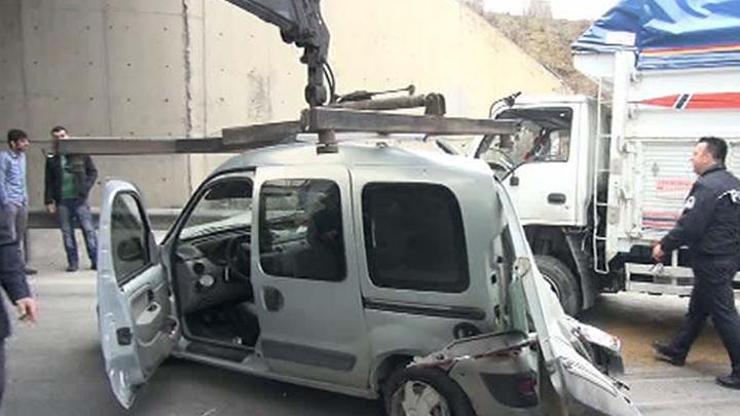 Hurdaya dönen araçtan burnu bile kanamadan çıktı